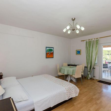 Apartments Jakov Jelsa  Exterior foto