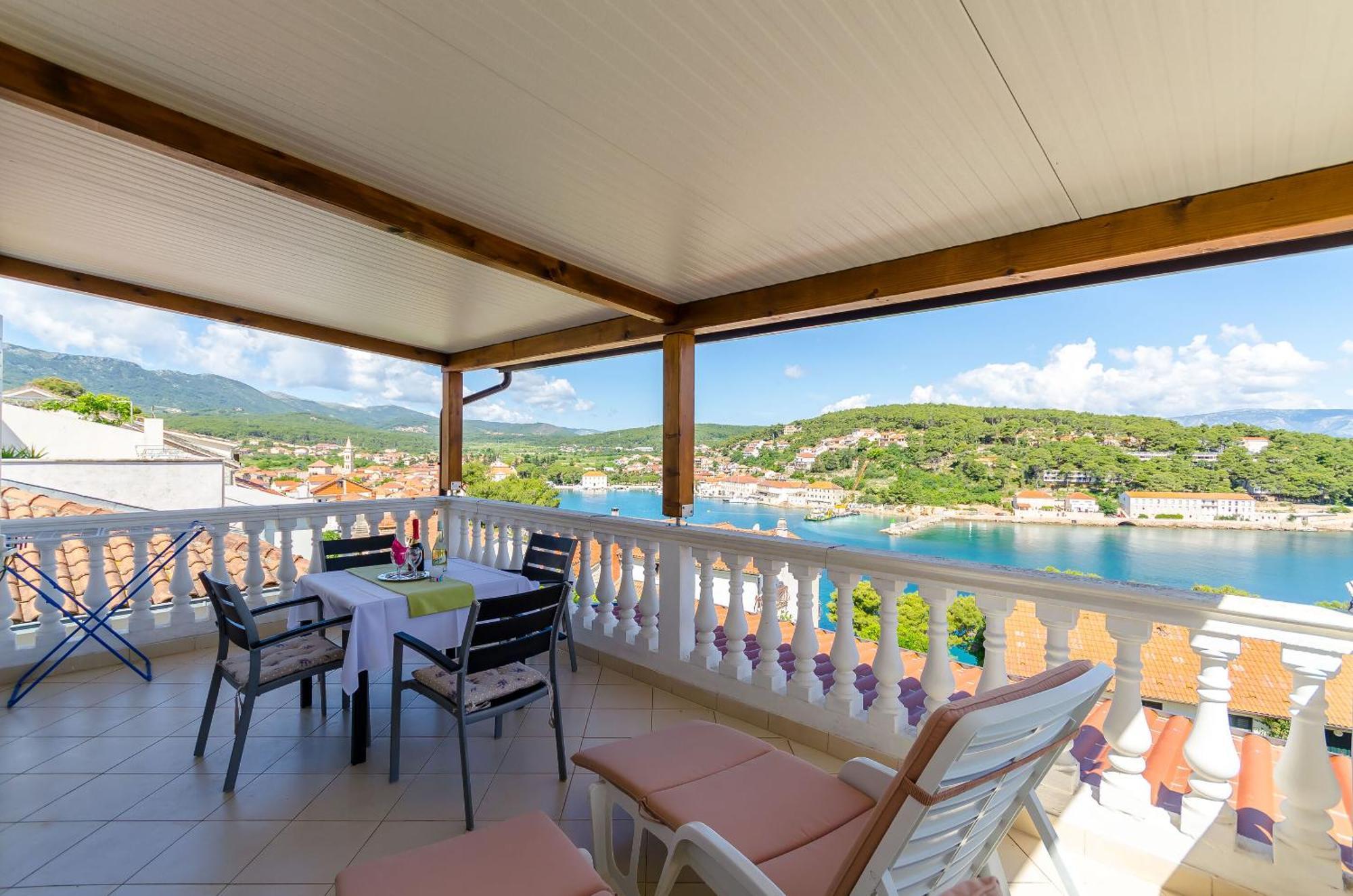 Apartments Jakov Jelsa  Exterior foto
